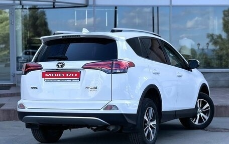 Toyota RAV4, 2018 год, 2 420 000 рублей, 3 фотография