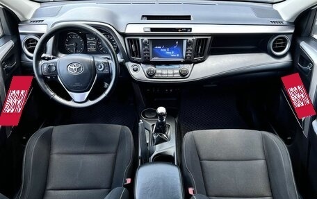 Toyota RAV4, 2018 год, 2 420 000 рублей, 9 фотография