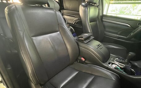 Toyota Highlander III, 2014 год, 3 300 000 рублей, 29 фотография