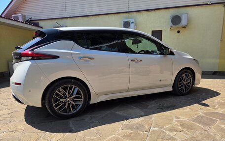 Nissan Leaf II, 2018 год, 1 820 000 рублей, 3 фотография