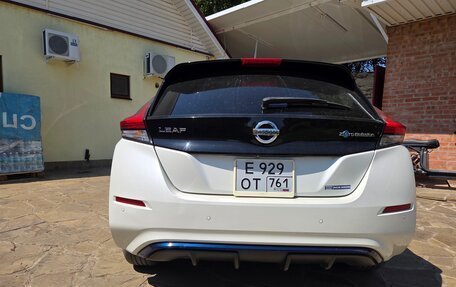 Nissan Leaf II, 2018 год, 1 820 000 рублей, 2 фотография