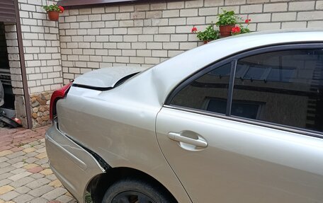 Toyota Avensis III рестайлинг, 2006 год, 280 000 рублей, 1 фотография