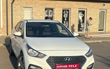 Hyundai Solaris II рестайлинг, 2018 год, 1 450 000 рублей, 1 фотография