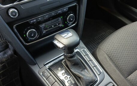 Skoda Superb III рестайлинг, 2012 год, 1 029 000 рублей, 13 фотография