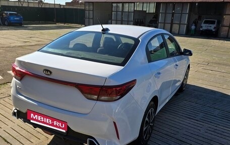 KIA Rio IV, 2021 год, 920 000 рублей, 2 фотография