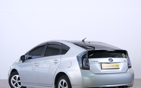 Toyota Prius, 2015 год, 1 349 000 рублей, 5 фотография