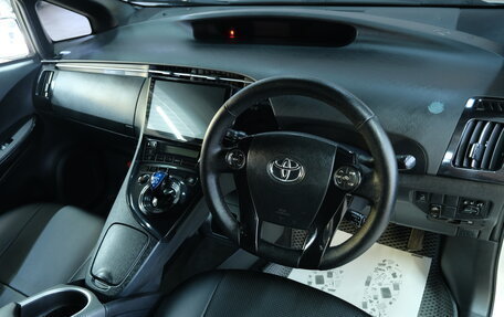 Toyota Prius, 2015 год, 1 349 000 рублей, 11 фотография