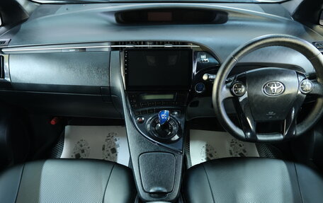 Toyota Prius, 2015 год, 1 349 000 рублей, 14 фотография