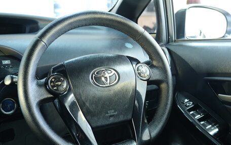 Toyota Prius, 2015 год, 1 349 000 рублей, 13 фотография