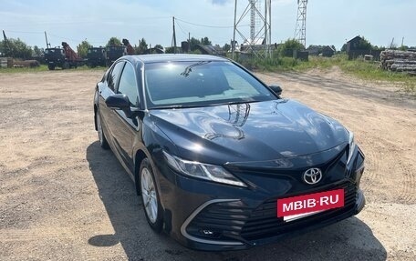 Toyota Camry, 2021 год, 2 800 000 рублей, 3 фотография
