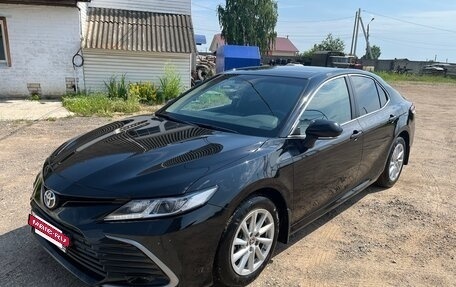 Toyota Camry, 2021 год, 2 800 000 рублей, 4 фотография