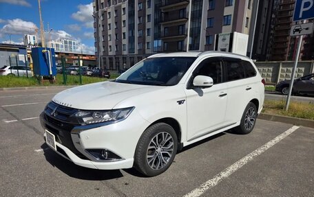 Mitsubishi Outlander III рестайлинг 3, 2015 год, 1 770 000 рублей, 2 фотография