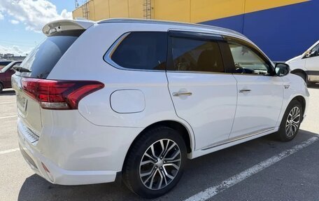 Mitsubishi Outlander III рестайлинг 3, 2015 год, 1 770 000 рублей, 4 фотография
