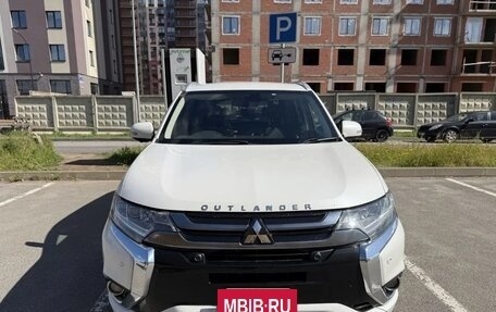Mitsubishi Outlander III рестайлинг 3, 2015 год, 1 770 000 рублей, 3 фотография