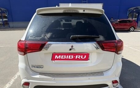 Mitsubishi Outlander III рестайлинг 3, 2015 год, 1 770 000 рублей, 6 фотография