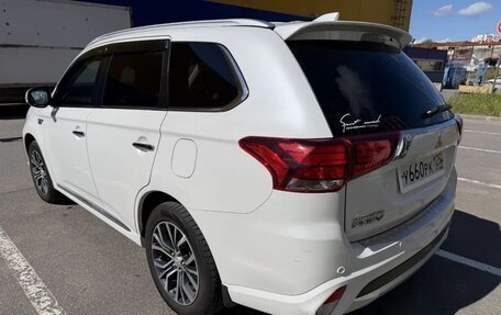 Mitsubishi Outlander III рестайлинг 3, 2015 год, 1 770 000 рублей, 7 фотография