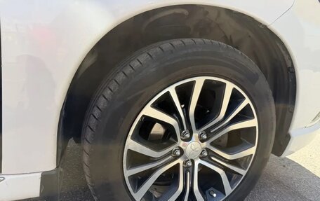 Mitsubishi Outlander III рестайлинг 3, 2015 год, 1 770 000 рублей, 14 фотография