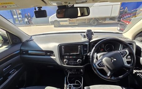 Mitsubishi Outlander III рестайлинг 3, 2015 год, 1 770 000 рублей, 15 фотография