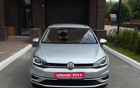 Volkswagen Golf VII, 2020 год, 1 690 000 рублей, 2 фотография