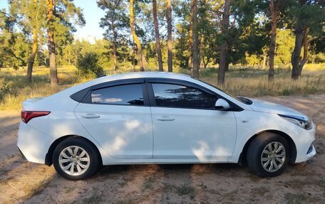 Hyundai Solaris II рестайлинг, 2017 год, 1 150 000 рублей, 4 фотография