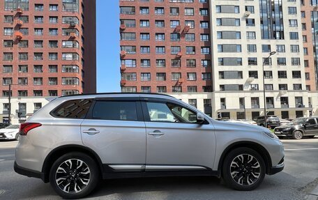Mitsubishi Outlander III рестайлинг 3, 2021 год, 2 490 000 рублей, 3 фотография