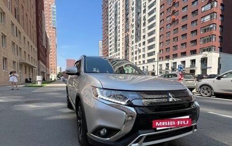 Mitsubishi Outlander III рестайлинг 3, 2021 год, 2 490 000 рублей, 2 фотография