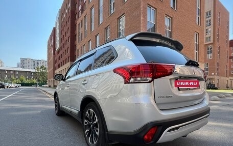 Mitsubishi Outlander III рестайлинг 3, 2021 год, 2 490 000 рублей, 8 фотография