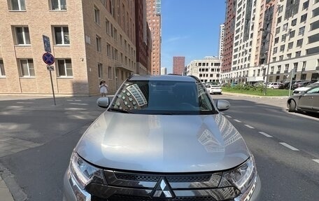 Mitsubishi Outlander III рестайлинг 3, 2021 год, 2 490 000 рублей, 4 фотография