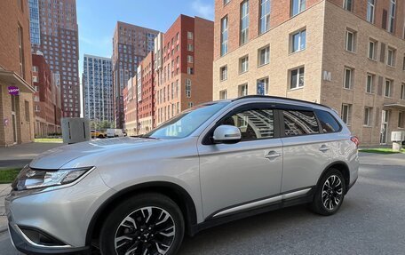 Mitsubishi Outlander III рестайлинг 3, 2021 год, 2 490 000 рублей, 10 фотография
