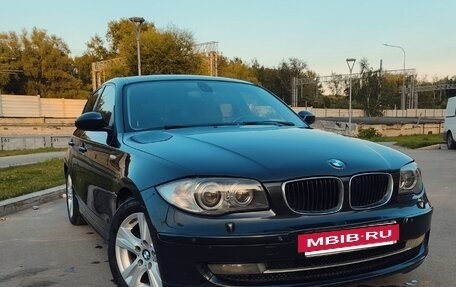 BMW 1 серия, 2008 год, 800 000 рублей, 2 фотография