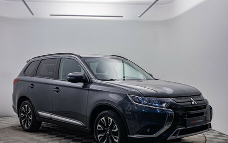 Mitsubishi Outlander III рестайлинг 3, 2021 год, 2 145 000 рублей, 4 фотография
