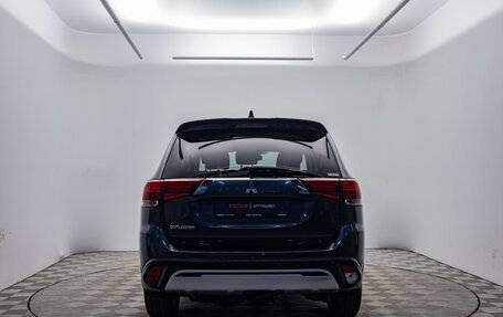 Mitsubishi Outlander III рестайлинг 3, 2021 год, 2 145 000 рублей, 7 фотография