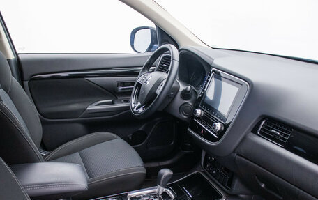 Mitsubishi Outlander III рестайлинг 3, 2021 год, 2 145 000 рублей, 10 фотография