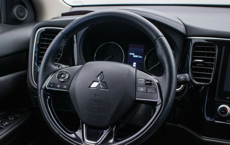 Mitsubishi Outlander III рестайлинг 3, 2021 год, 2 145 000 рублей, 16 фотография