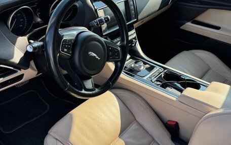 Jaguar XE I рестайлинг, 2015 год, 1 590 000 рублей, 5 фотография