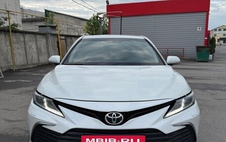 Toyota Camry, 2021 год, 2 300 000 рублей, 2 фотография