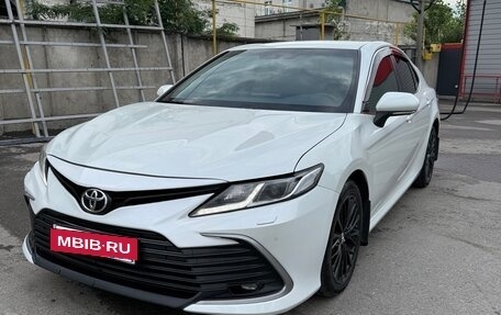 Toyota Camry, 2021 год, 2 300 000 рублей, 3 фотография