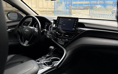 Toyota Camry, 2021 год, 2 300 000 рублей, 15 фотография