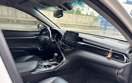 Toyota Camry, 2021 год, 2 300 000 рублей, 17 фотография