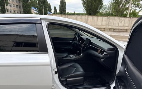 Toyota Camry, 2021 год, 2 300 000 рублей, 16 фотография
