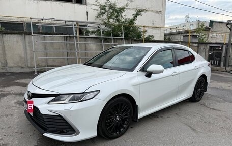 Toyota Camry, 2021 год, 2 300 000 рублей, 4 фотография