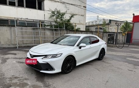 Toyota Camry, 2021 год, 2 300 000 рублей, 12 фотография