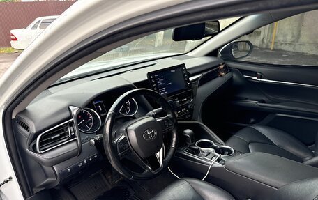 Toyota Camry, 2021 год, 2 300 000 рублей, 19 фотография