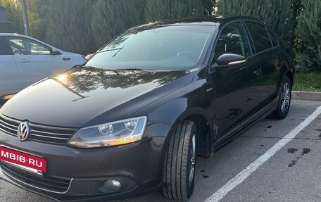 Volkswagen Jetta VI, 2013 год, 1 050 000 рублей, 2 фотография
