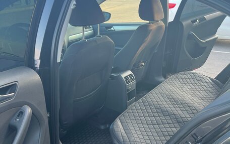 Volkswagen Jetta VI, 2013 год, 1 050 000 рублей, 21 фотография