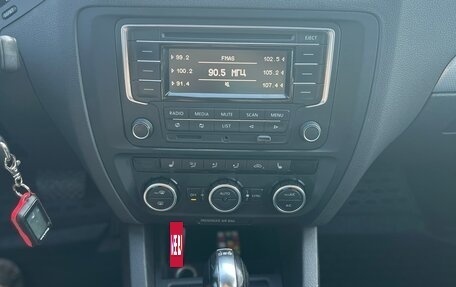 Volkswagen Jetta VI, 2013 год, 1 050 000 рублей, 14 фотография