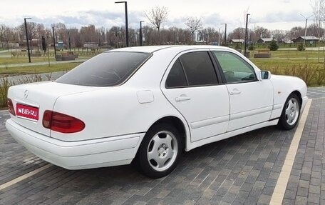 Mercedes-Benz E-Класс, 1999 год, 250 000 рублей, 1 фотография