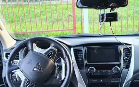 Mitsubishi Pajero Sport III рестайлинг, 2019 год, 3 500 000 рублей, 3 фотография
