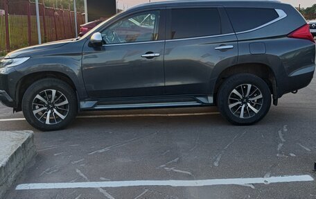 Mitsubishi Pajero Sport III рестайлинг, 2019 год, 3 500 000 рублей, 10 фотография