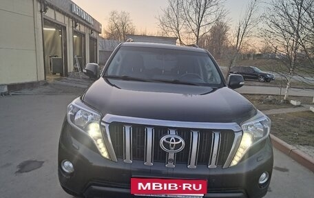 Toyota Land Cruiser Prado 150 рестайлинг 2, 2015 год, 3 200 000 рублей, 2 фотография